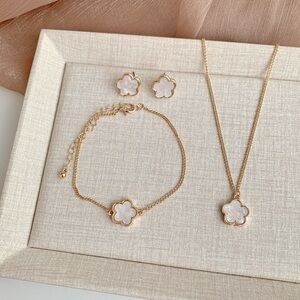 Elegant Gold and White Flower Jewelry Set